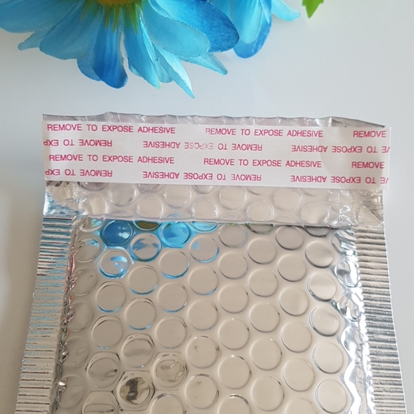 20 pcs Silver Metallic Bubble Mailers 3.5x4.25"in. - Picture 3 of 5